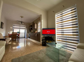 May Flower: Modern Flat close to Airport/Bus Stops